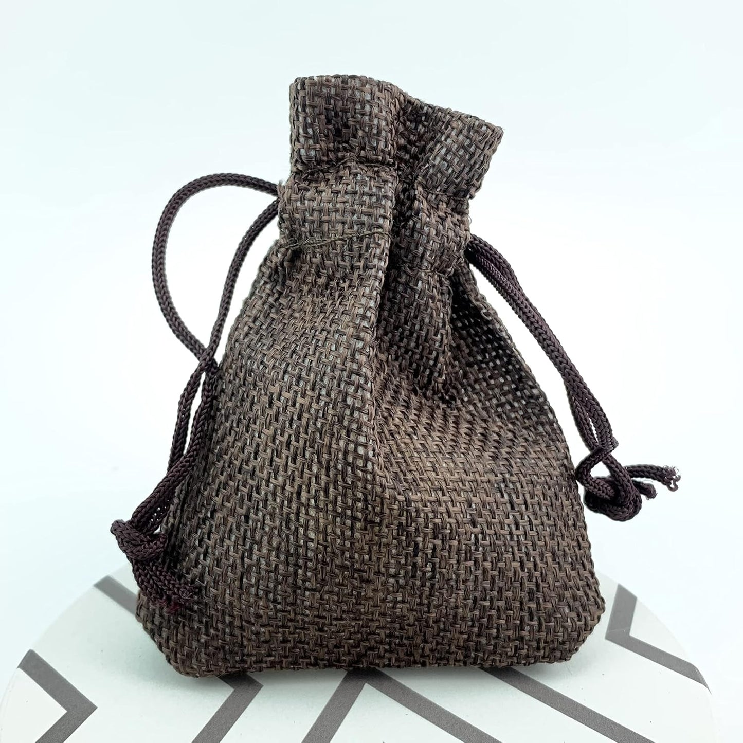 Palmhomee Pack of 25 Burlap Gift Bags with Drawstring Linen Jewelry Pouches Wedding Hessian Jute Bags for Birthday and Treat Pouches Party Wedding Favors Gift (2.8x3.6 Inch, Coffee)