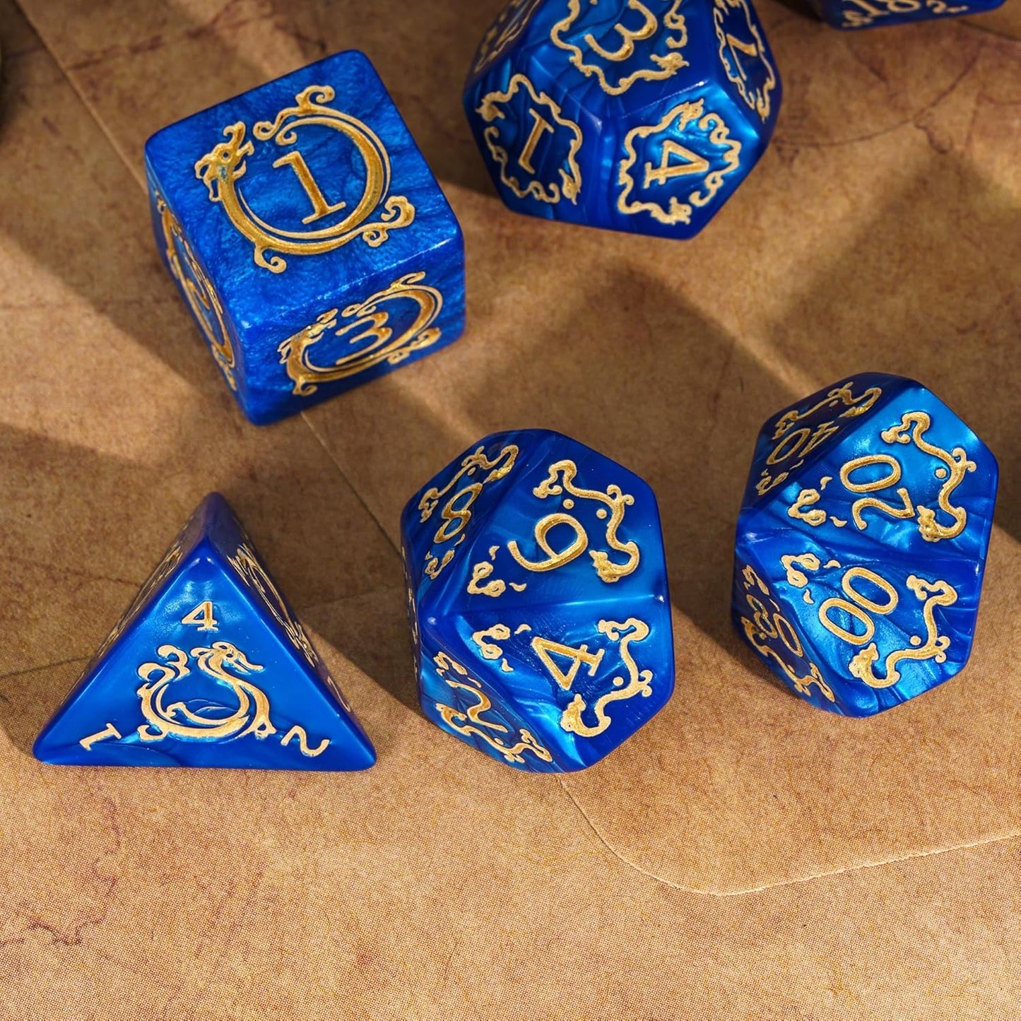 7-Die DND Dice Set Dragon Pattern Polyhedral Die with Leather Bag D&D Dice Set for RPG Table Games (Blue W/Gold Dragon Pattern)